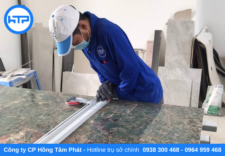 Đội thi công ốp lát Hồng Tâm Phát thi công gạch vân đá cho phòng tắm biệt thự Dầu Tiếng