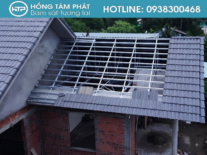 Hình ảnh thực tế Quy Trình Lợp Mái Ngói biệt thự chuyên nghiệp của HTP.