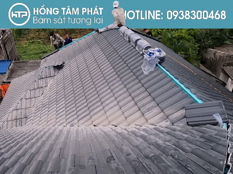 Điểm mấu chốt ở Quy trình thi công ngói úp nóc là xử lý mạch hồ đều.