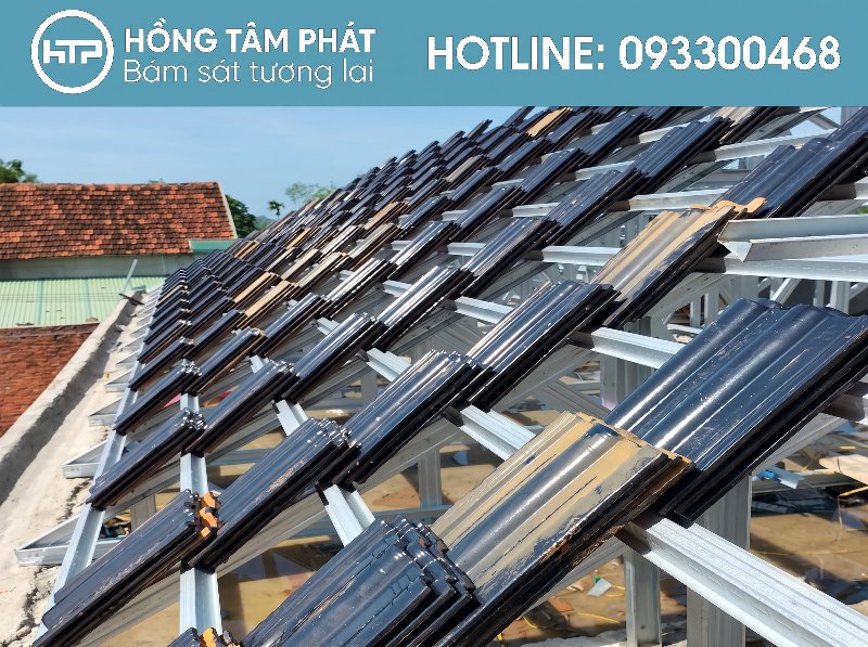 HTP tối ưu hóa Quy Trình Lợp Mái Ngói giúp gia chủ tiết kiệm chi phí.