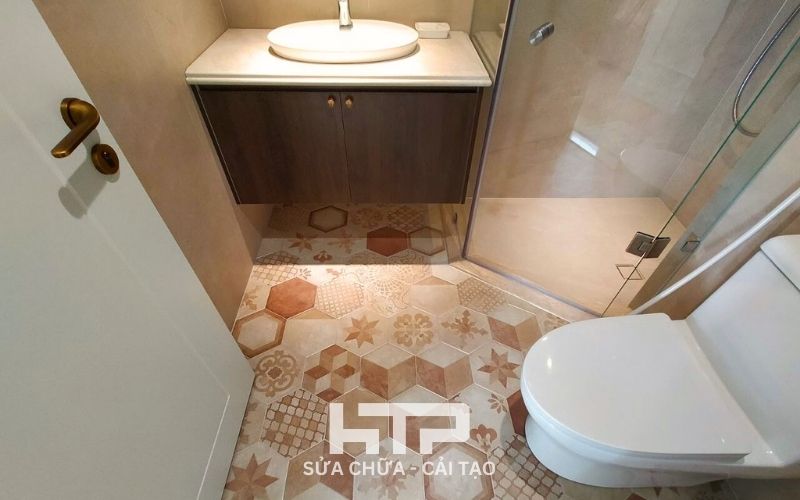 Không gian toilet nhỏ được vận dụng hiệu ứng mở rộng đầy ấn tượng