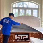 Chủ động kê chắn và bao phủ nội thất dát vàng để hạn chế những ảnh hưởng từ bên ngoài