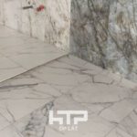 Lát gạch vân đá Marble khổ 60x60cm chuẩn 96 điểm cho WC phòng em gái Biệt thự