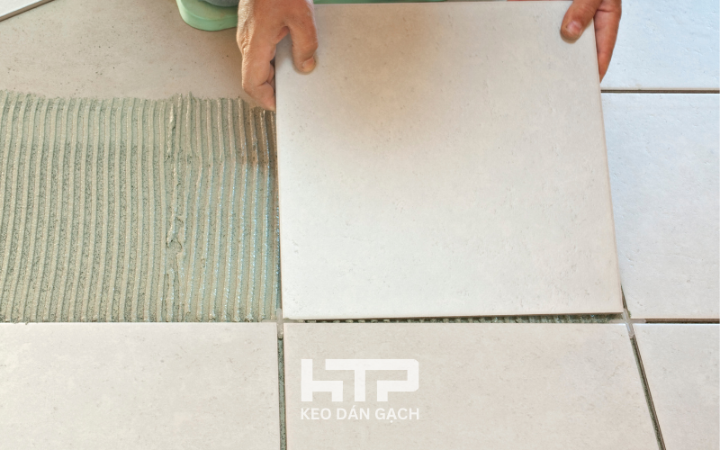 Thợ ốp lát HTP chuyên sử dụng các dòng keo dán gạch cao cấp để gia tăng độ bền cho các công trình xây dựng của Khách Hàng