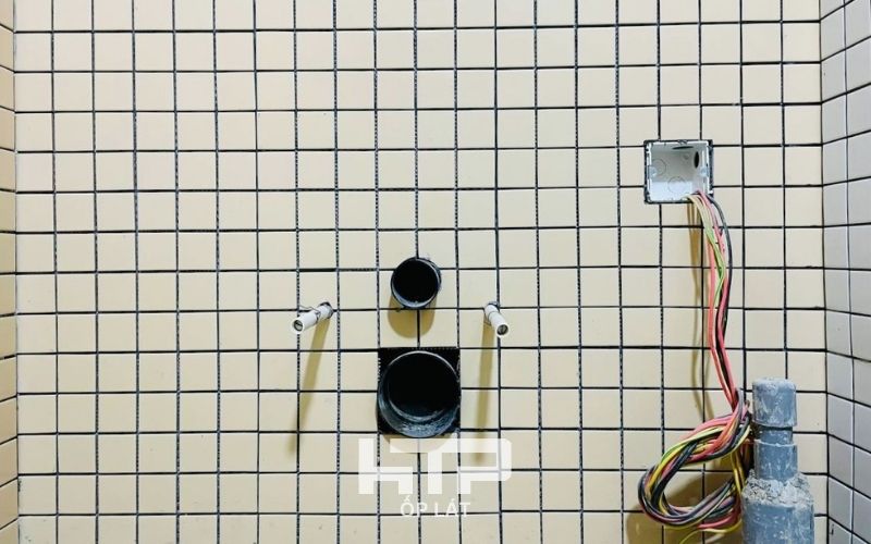  Ốp gạch mosaic chuẩn 96 điểm với chất lượng bền đẹp ở khu vực toilet