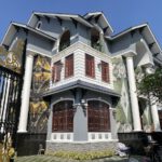 Biệt thự mái Thái hiện đại ốp đá marble vân mây sang trọng.