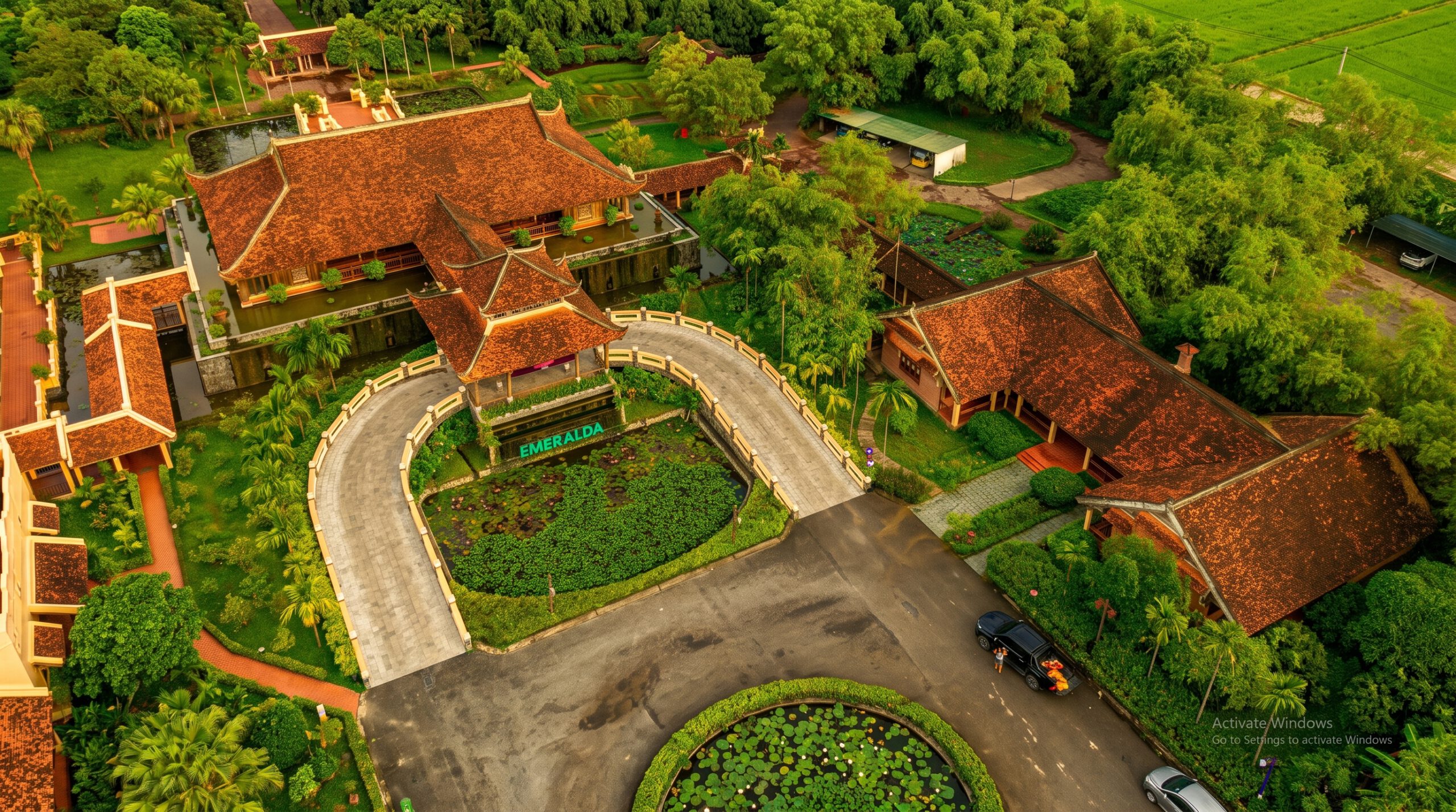Hồng Tâm Phát chuyên phục hồi nét đẹp mái ngói cho mọi công trình lớn.