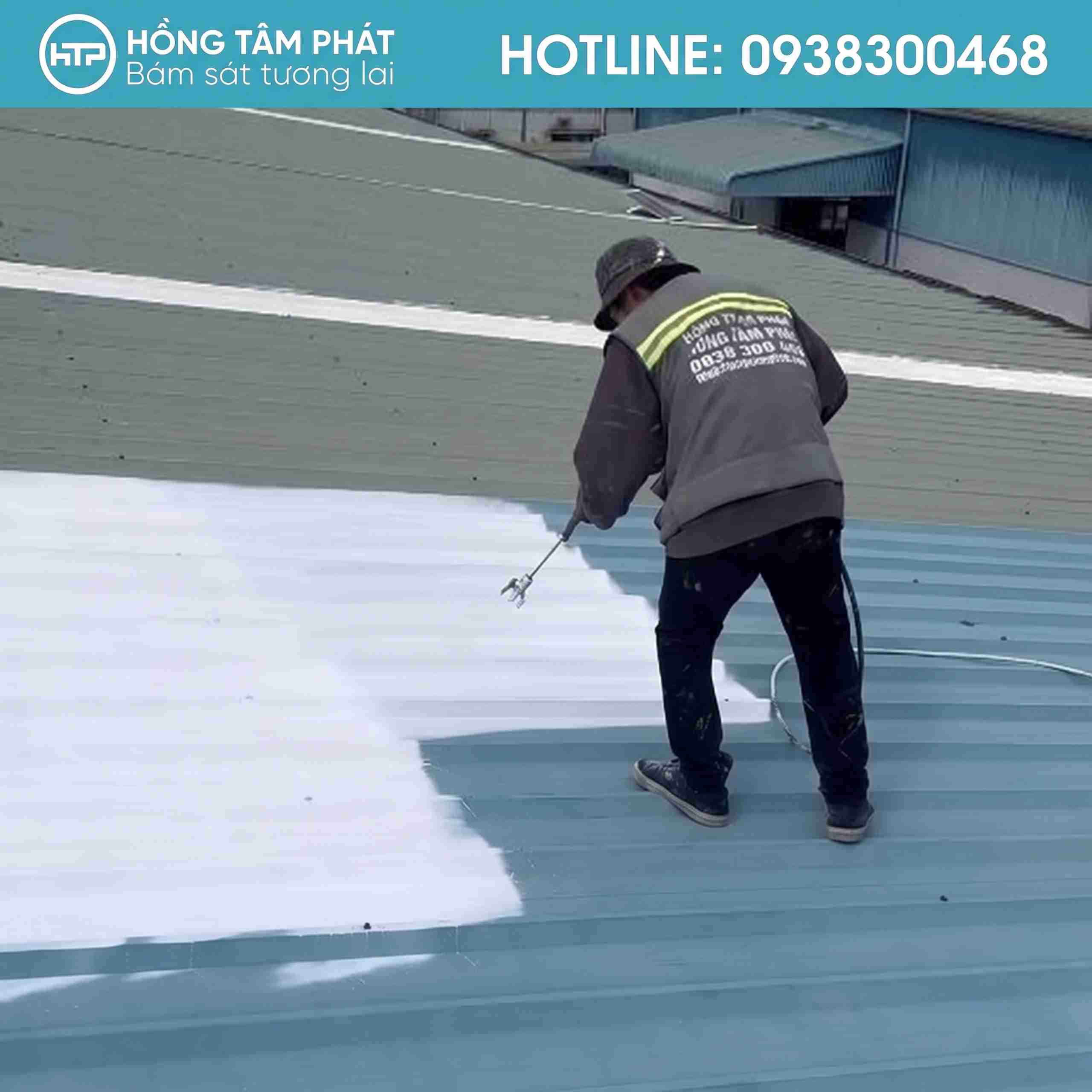 Thi công sơn chống nóng 2 lớp giúp hạ nhiệt độ nhà xưởng nhanh chóng.