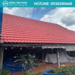 Dịch vụ của HTP cam kết sơn phục hồi màu đỏ đẹp như mới cho mái ngói.
