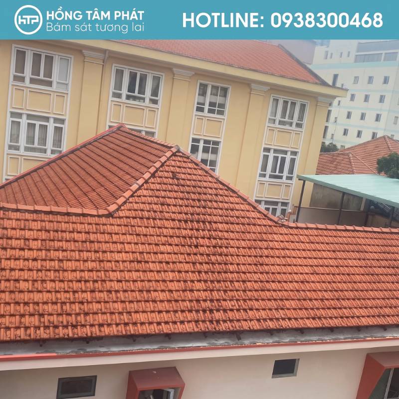 Mái nhà bị thấm dột thì khi nào cần sơn lại mái ngói là tốt nhất?