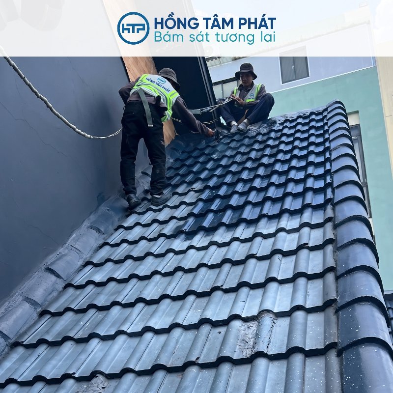 Dịch vụ bảo dưỡng mái ngói uy tín đem lại sự an tâm cho công trình.