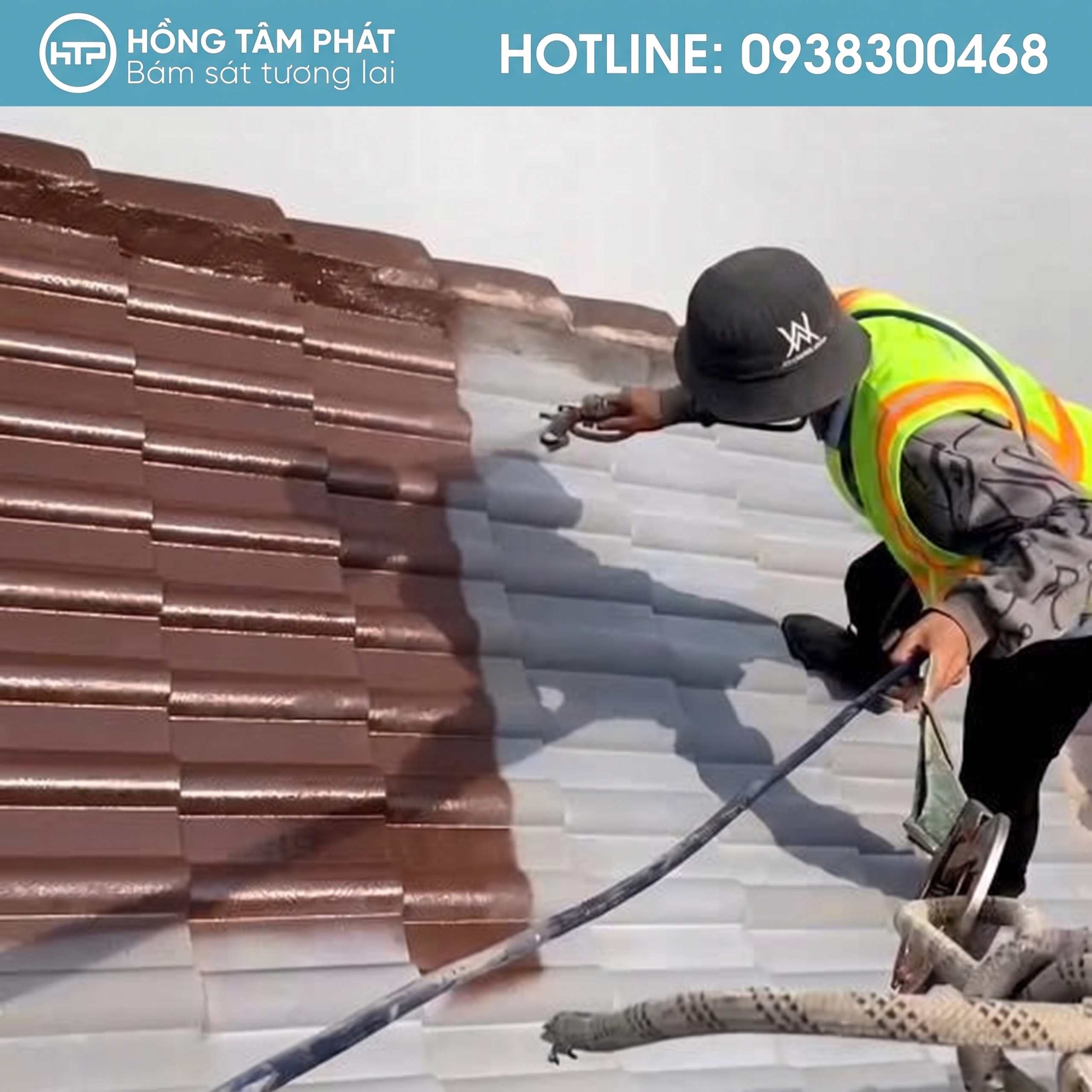 Công đoạn sơn màu lớp cuối hoàn thiện giúp mái ngói lên màu chuẩn đẹp.