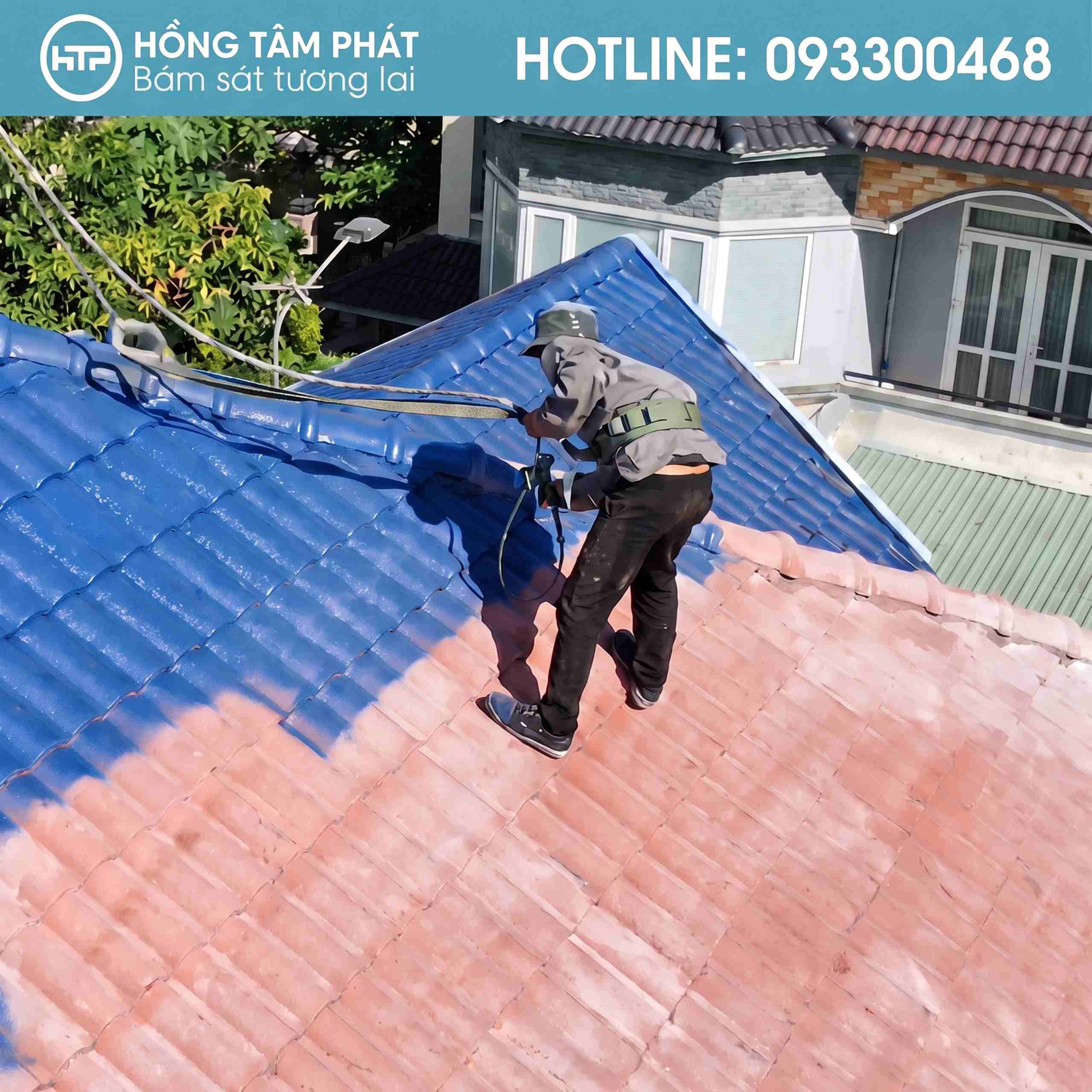Thợ tiến hành sơn màu 2 lớp cẩn thận để tạo nên sắc màu đều đẹp.