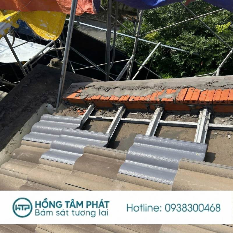 Dịch vụ Thi Công Sơn Mái Ngói Tại Tiền Giang chuyên nghiệp của Hồng Tâm Phát.
