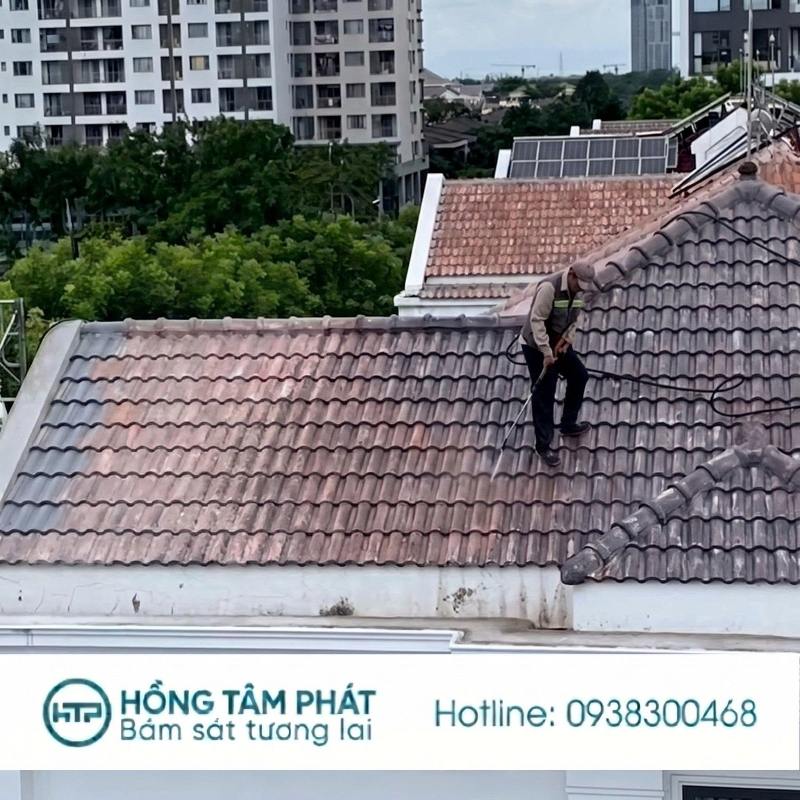 Hồng Tâm Phát khuyên gia chủ nên Thi Công Sơn Mái Ngói Tại Tiền Giang trước mùa mưa.