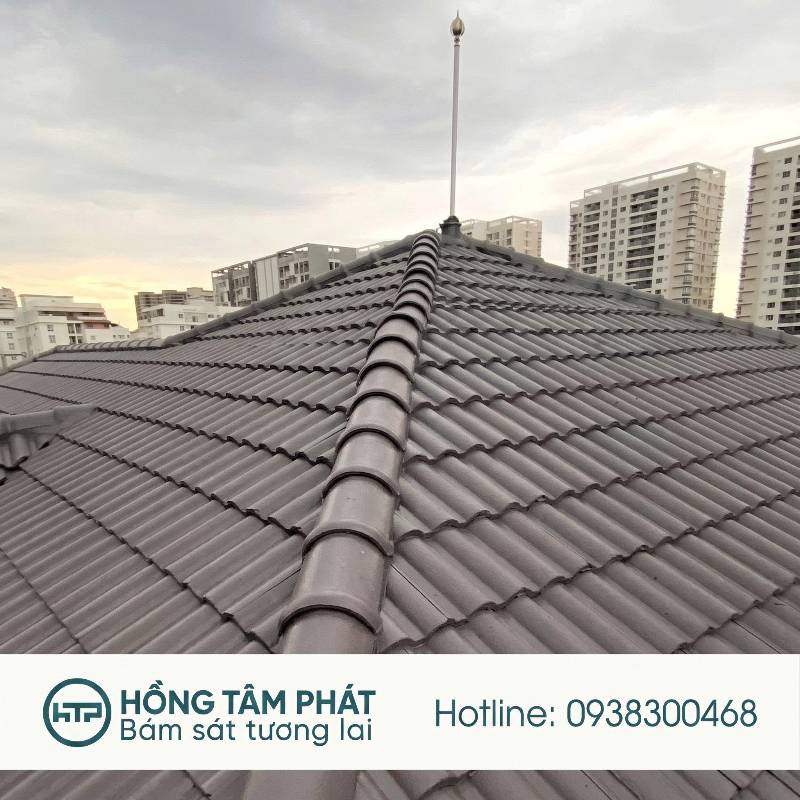 Bàn giao công trình mái ngói xanh sau Thi Công Sơn Mái Ngói Tại Tiền Giang xuất sắc.