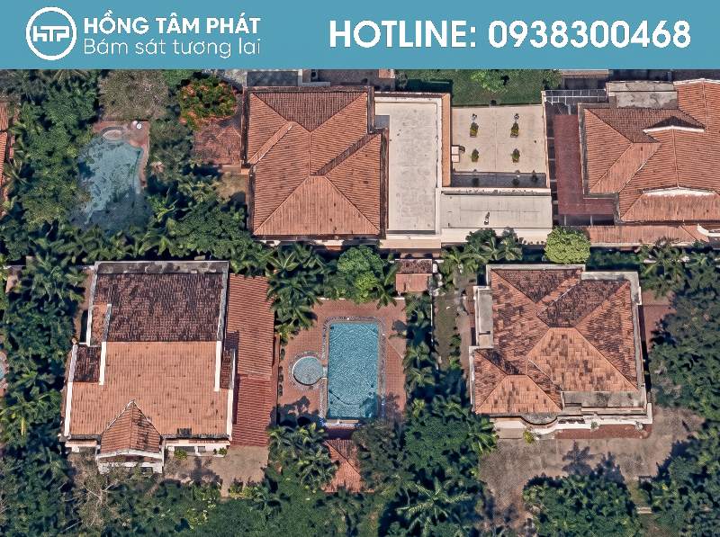 Những hàng mái ngói rêu phong cổ kính mang đậm dấu ấn thời gian.