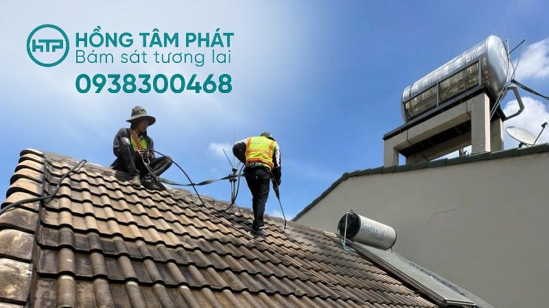 Hình ảnh thực tế Vệ Sinh Mái Ngói Tại HCM cho nhà biệt thự cao cấp.