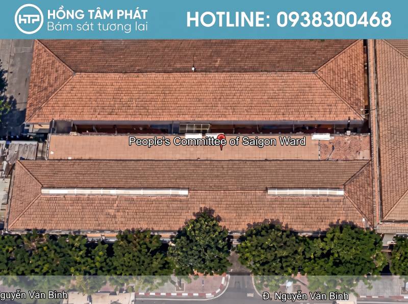 Thợ mái ngói giỏi cẩn thận tỉ mỉ từng chi tiết ở khu vực viền mái.