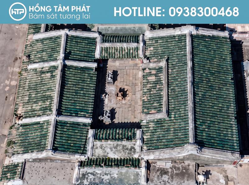 Kỹ thuật lợp chuẩn xác giúp người thợ mái ngói giỏi tạo nên mái đẹp.