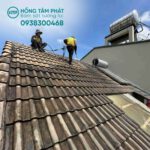 Thợ thi công sơn mái ngói biệt thự quận 2 làm việc rất chuyên nghiệp.