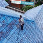 Vệ sinh bụi bẩn, rong rêu cho sạch bằng áp lực nước
