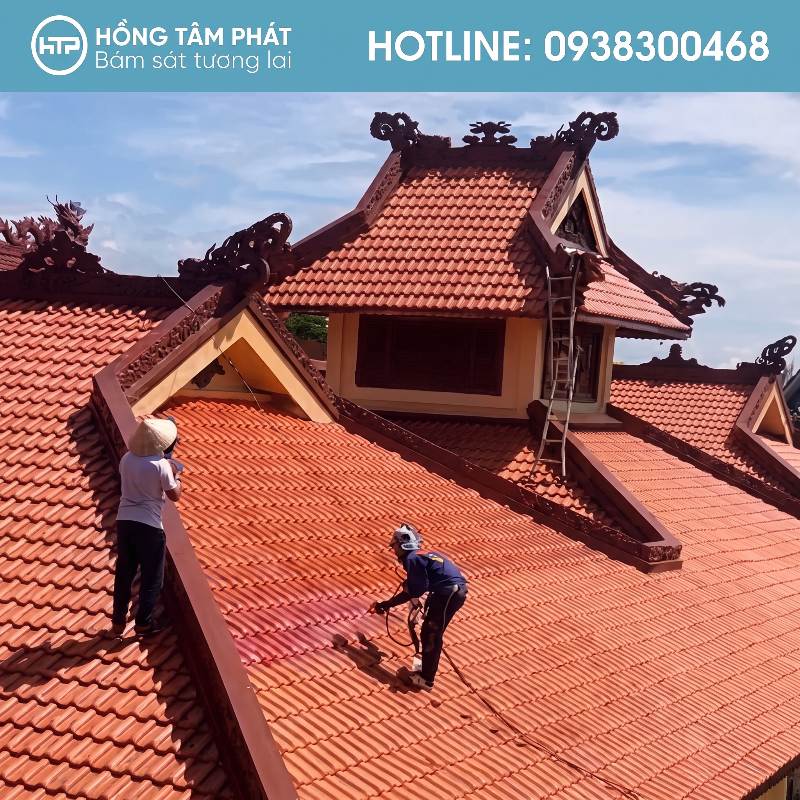 Hãy để HTP giúp bạn vệ sinh và sơn mái ngói nhà chùa sạch đẹp.