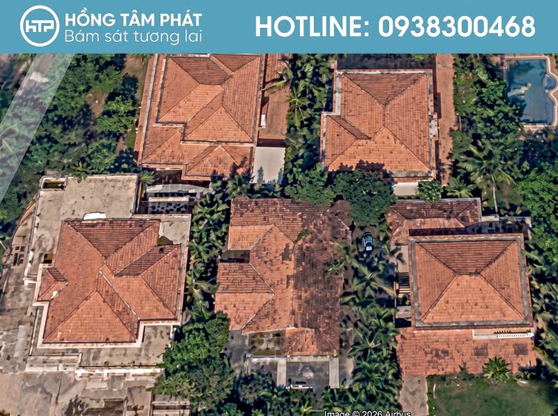 Tôi thích ngắm nhìn vẻ đẹp mộc mạc của các mái ngói gần nhà.