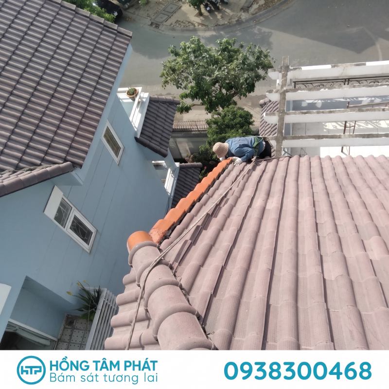 Hình ảnh thực tế Thi Công Sơn Mái Ngói Tại Đồng Nai cho nhà biệt thự lớn