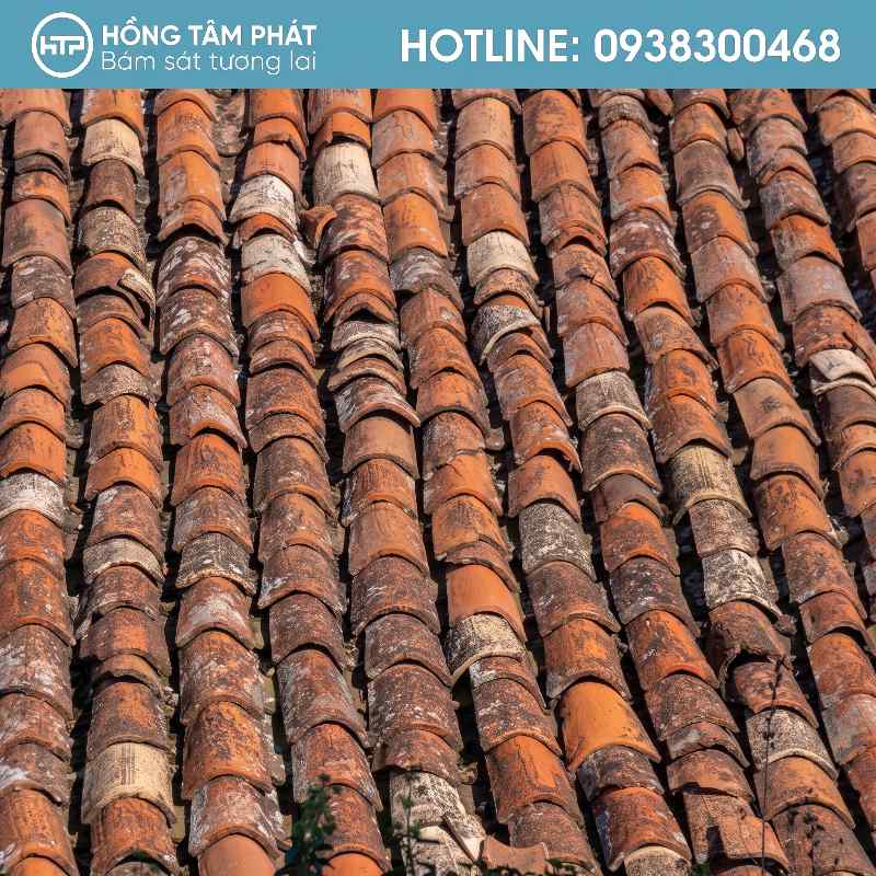 Xưởng phục hồi ngói cũ, ngói cổ lưu giữ giá trị lịch sử công trình.