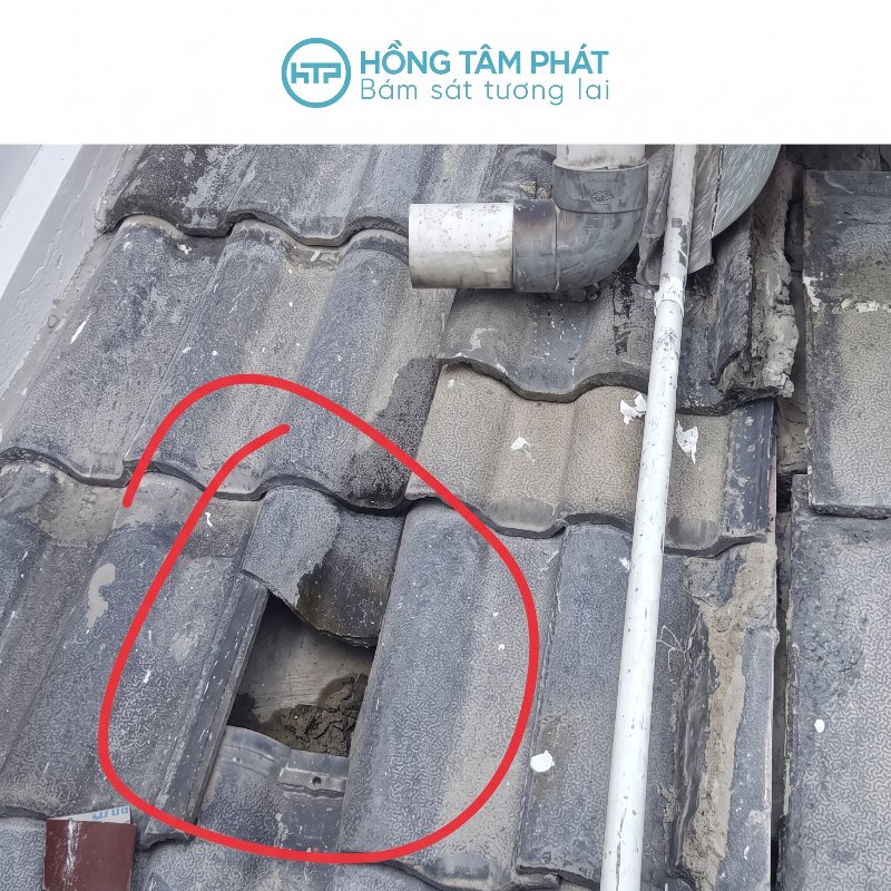 Việc cải tạo mái ngói giúp bảo vệ ngôi nhà trước thời tiết xấu.