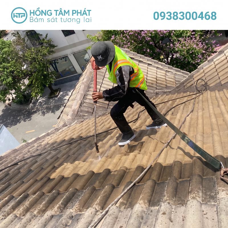 Hồng Tâm Phát công khai Bảng Giá vệ sinh Mái Ngói chuẩn chất lượng vượt trội.