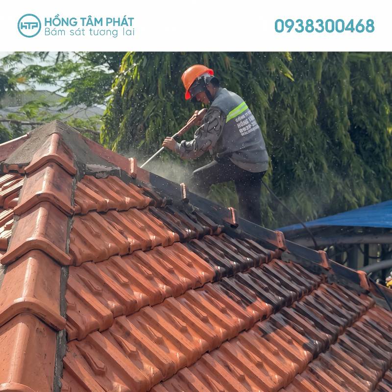 Tiết kiệm tối đa chi phí nhờ Bảng Giá vệ sinh Mái Ngói cạnh tranh trên thị trường.
