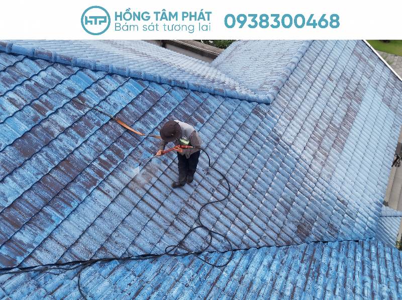 Giải pháp Vệ Sinh Mái Ngói Tại HCM giúp loại bỏ triệt để mảng bám lâu năm