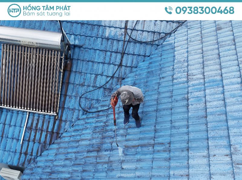 Hiện thực hóa mái nhà sáng đẹp qua việc Vệ Sinh Mái Ngói biệt thự trọn gói.