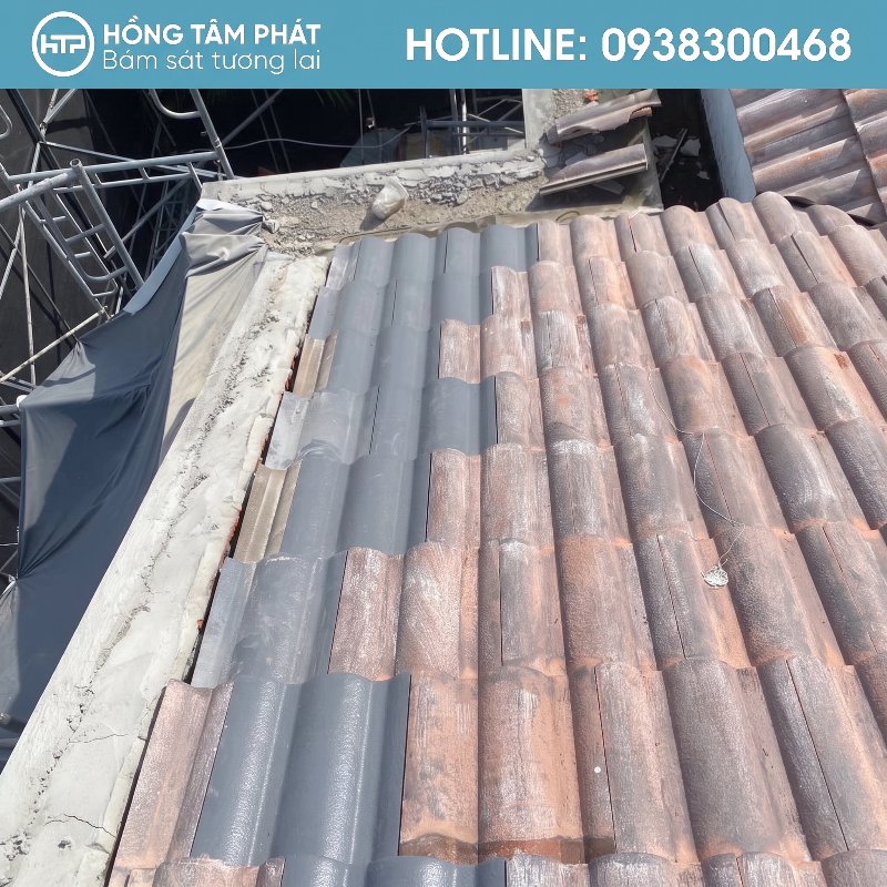 So sánh trước và sau phục hồi – Sự lột xác hoàn hảo của mái ngói.