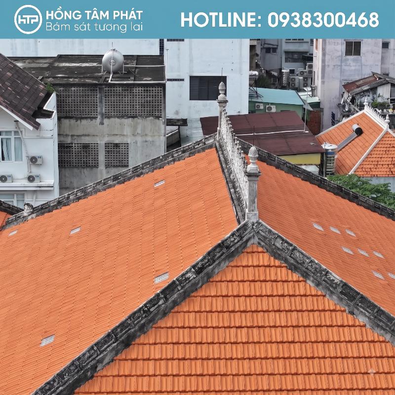 Sự sang trọng thể hiện ở mái ngói biệt thự đẹp