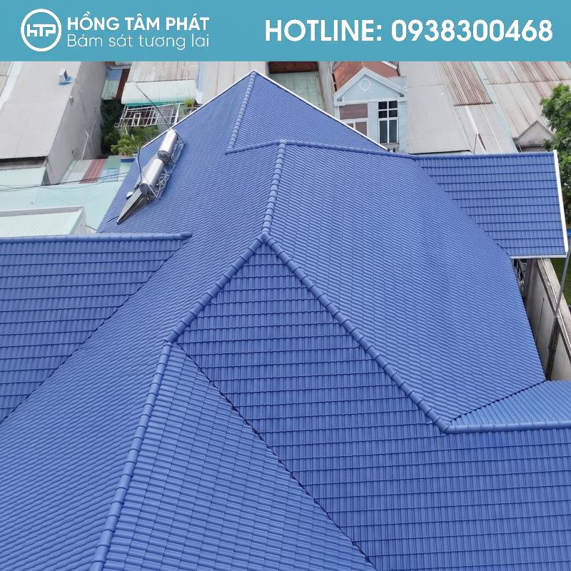 Chuyên gia phục hồi mái ngói chương 12 sử dụng sơn sinh học an toàn.