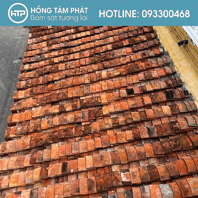 Dịch vụ tháo dỡ nhà cổ có ngói thi công nhanh chóng và gọn gàng.