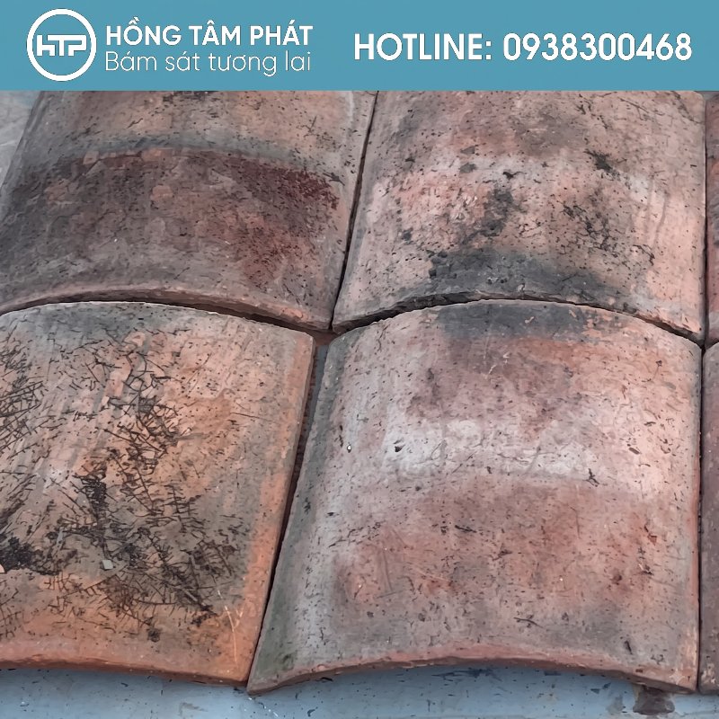 Hoạt động bán ngói cũ, ngói cổ tại HCM thu hút nhiều khách hàng.