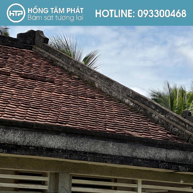 Phục hồi ngói vảy cá cũ giúp giữ trọn nét đẹp cho ngôi nhà cổ.