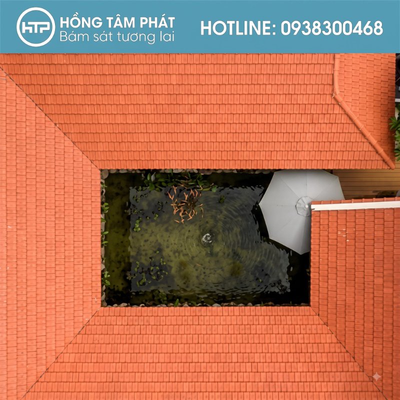 Gia chủ nên chú trọng làm đẹp mái ngói hàng năm trước mùa mưa lũ.