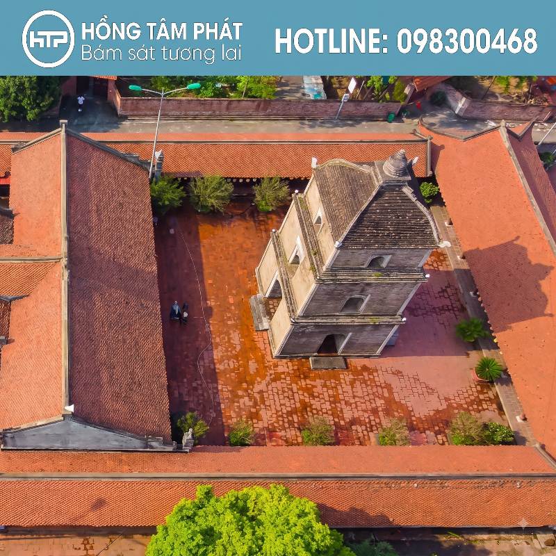 So sánh sơn ngói gốc nước hay gốc dầu về độ bền và độ bóng bề mặt.