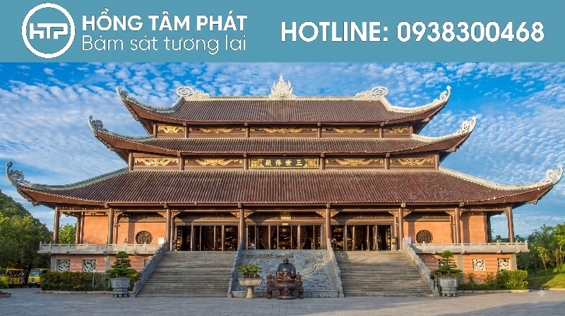 Đường n&eacute;t mềm mại của m&aacute;i ng&oacute;i nh&agrave; ch&ugrave;a đẹp khiến ai cũng ngắm.