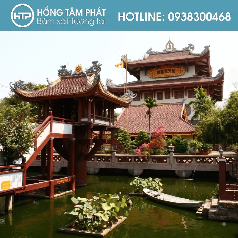 Vẻ cong vút của mái ngói nhà chùa đẹp tạo nên sự thoát tục.