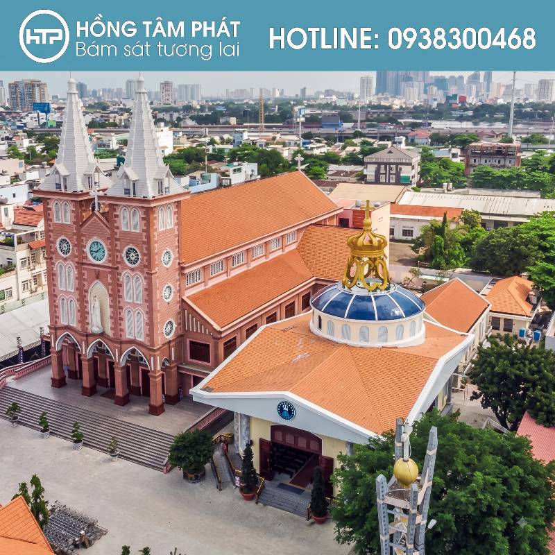 Mái ngói nhà thờ đẹp mang đậm nét kiến trúc truyền thống xưa.