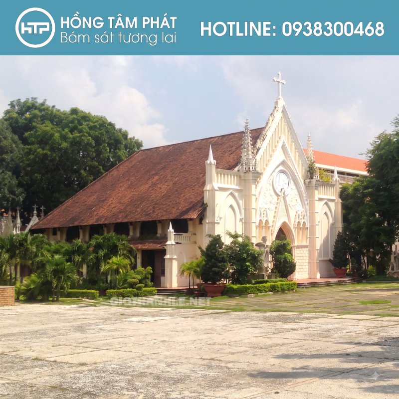 Thiết kế mái ngói nhà thờ đẹp tạo nên sự tráng lệ thanh cao.