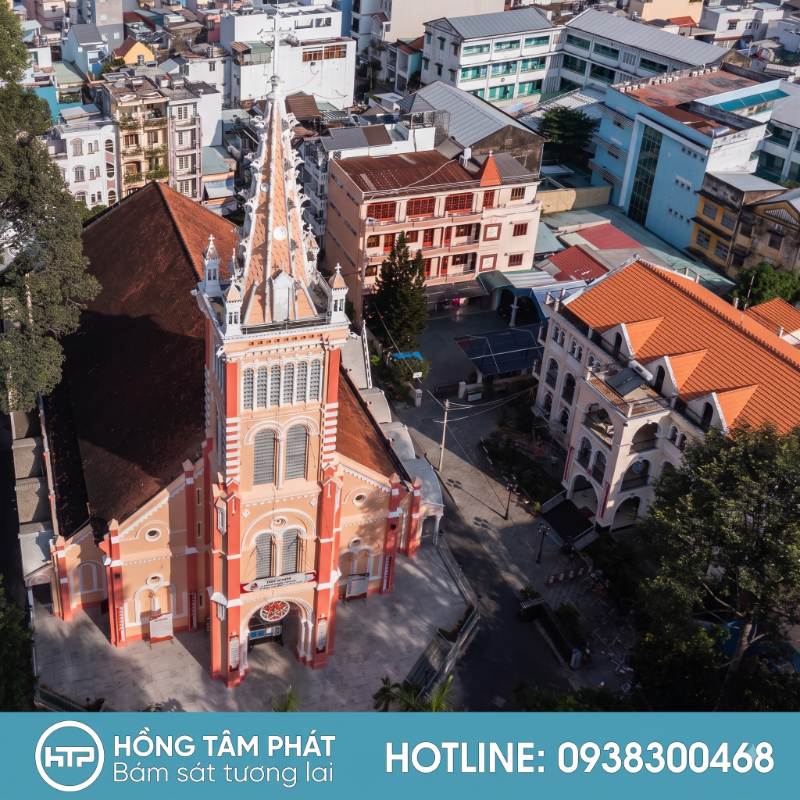 Mái ngói nhà thờ đẹp luôn mang lại cảm giác bình yên thanh thản.