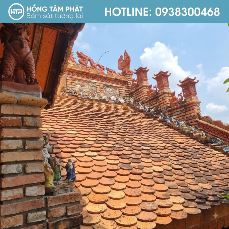Quy trình sơn phục hồi mái ngói nhà thờ đẹp rất chuẩn kỹ thuật.