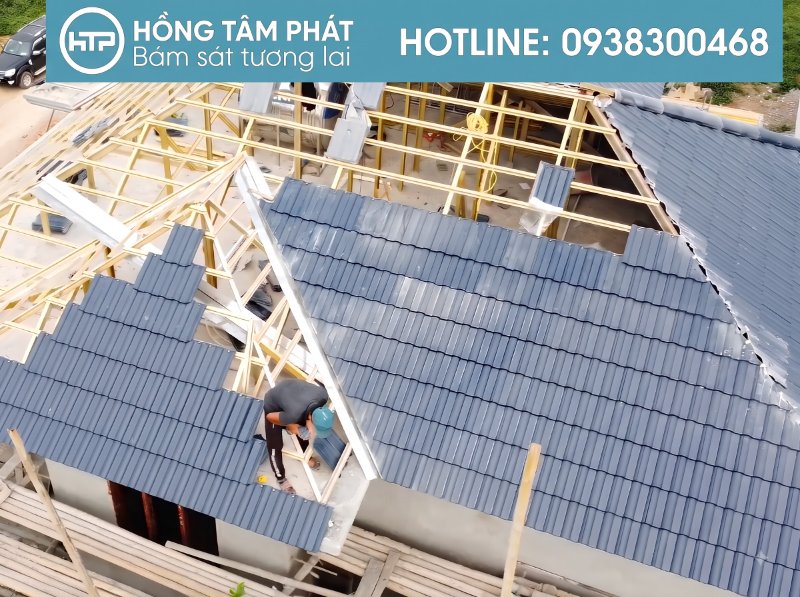 Quy trình Thi Công Mái Ngói Biệt Thự an toàn, chỉn chu từng góc cạnh.
